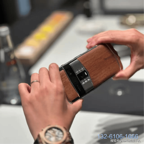 木料与科技相融,赏析 vertu agent q 胡桃原木版